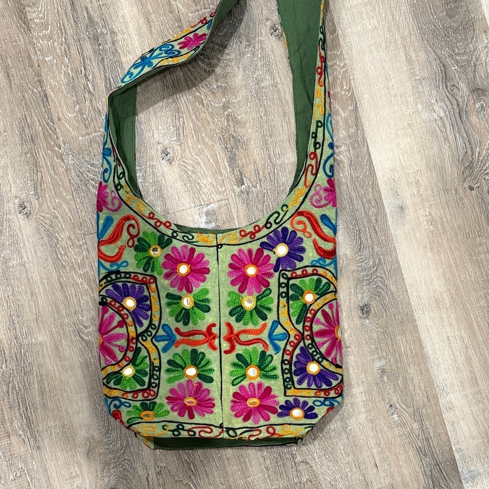NWOT Colorful suzsni Embroidered Women's Bag